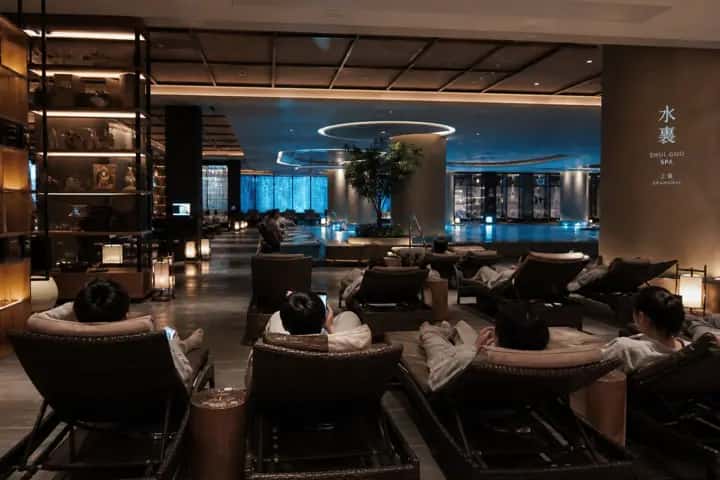 Beijing layover route combining a short city stop with a modern 24-hour spa.