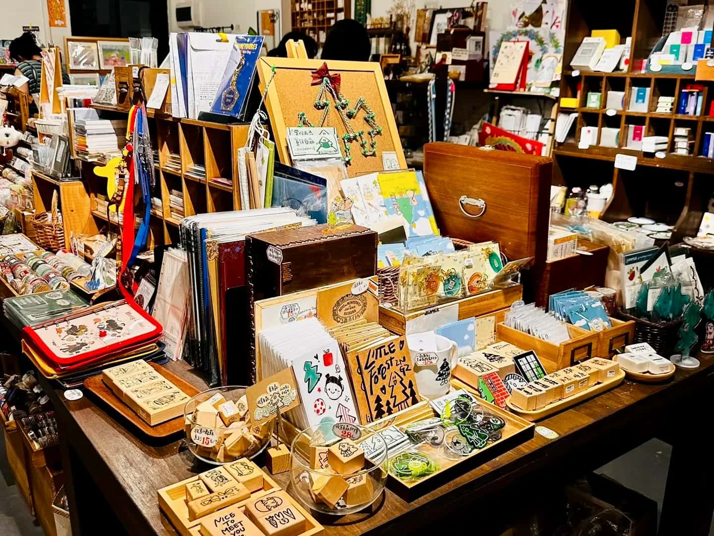 Guangzhou gifts and home goods wholesale market route.