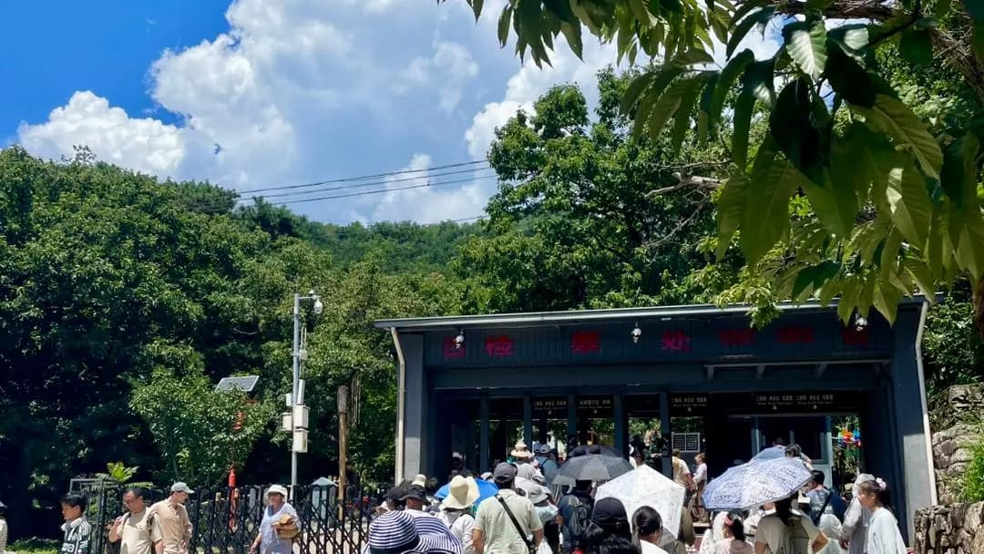 Crowd at Mutianyu Great Wall entrance and cable car checkpoint on a busy day