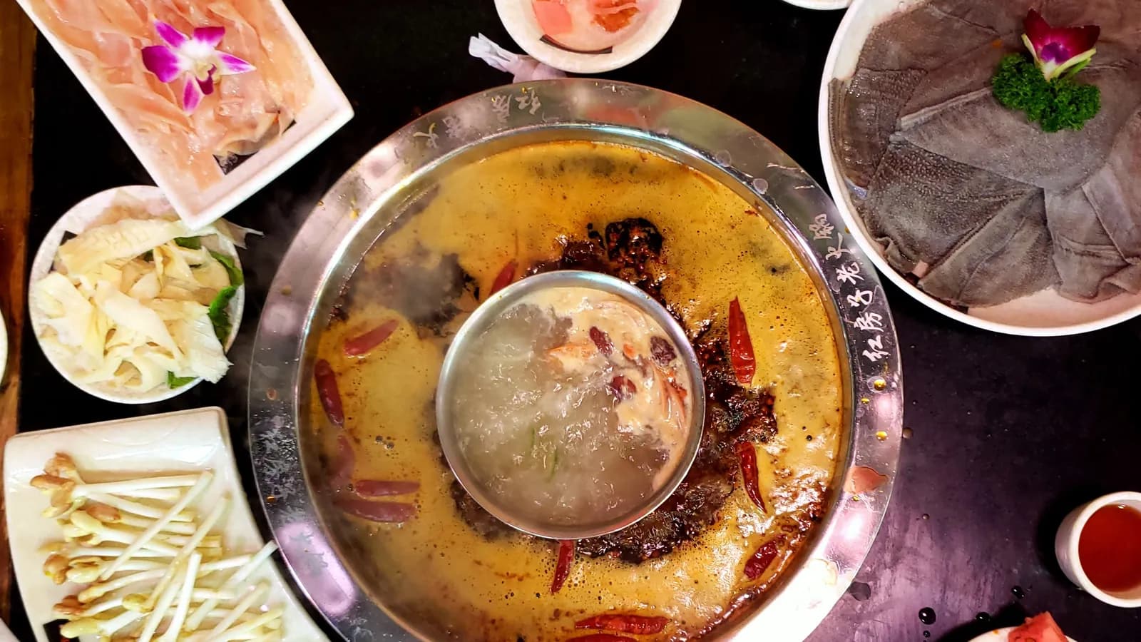 Chongqing hot pot and night view private tour.