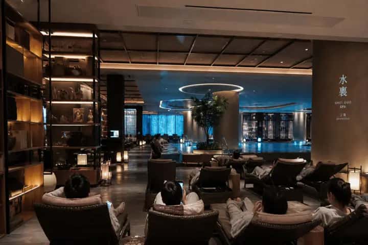 Short Beijing layover plan with private airport transfer to a modern 24-hour spa.