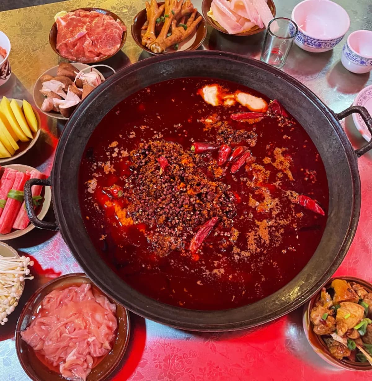 Chengdu hot pot and local food evening tour.