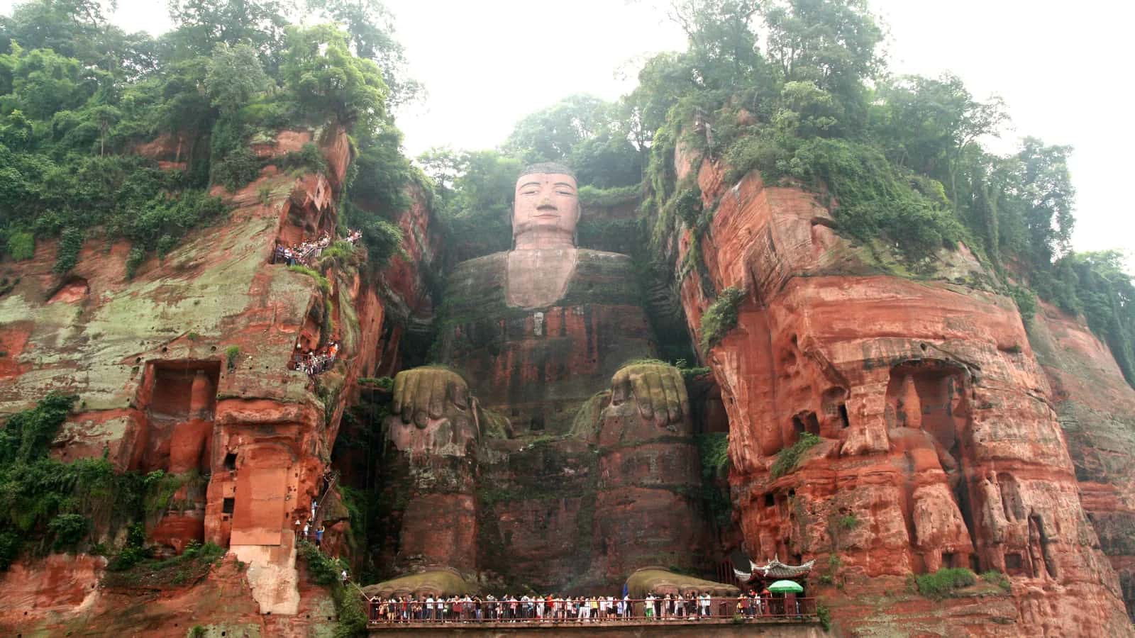 Leshan Giant Buddha, a possible long-day combination with Panda Base.
