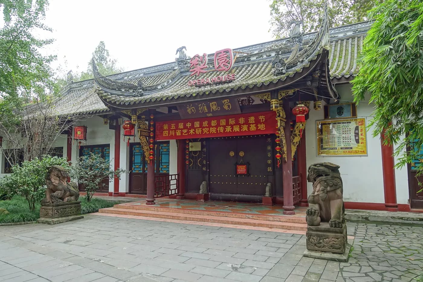 Chengdu hot pot and Sichuan Opera evening tour.