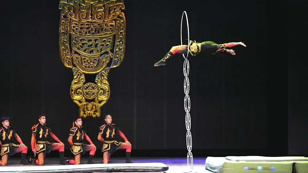 Red Theatre vs Chaoyang Theatre Beijing acrobatics comparison guide.