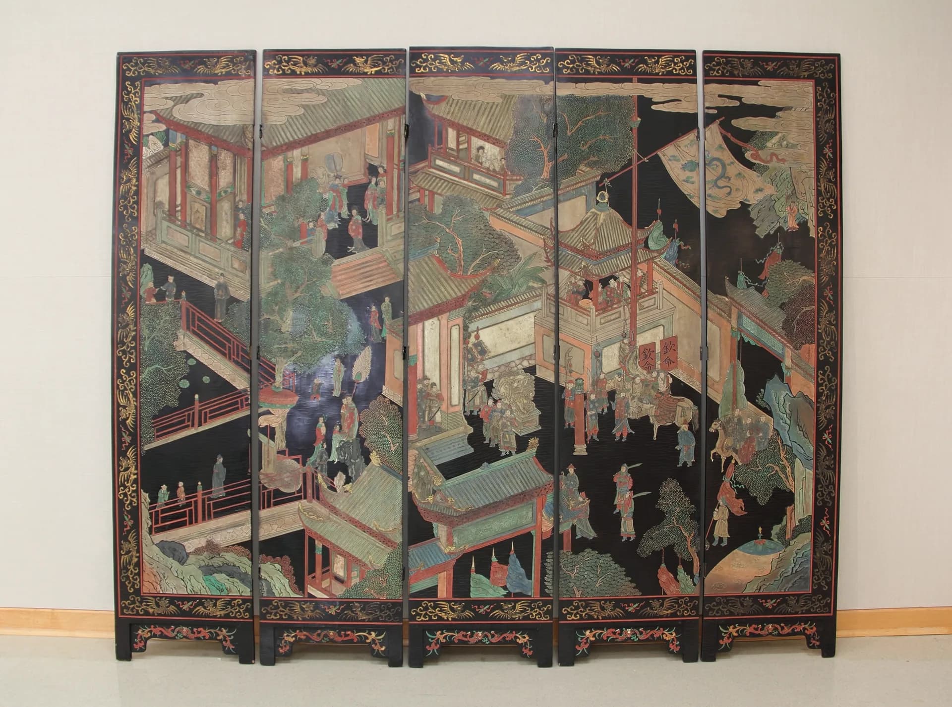 Kangxi-period Qing dynasty five-panel lacquer folding screen
