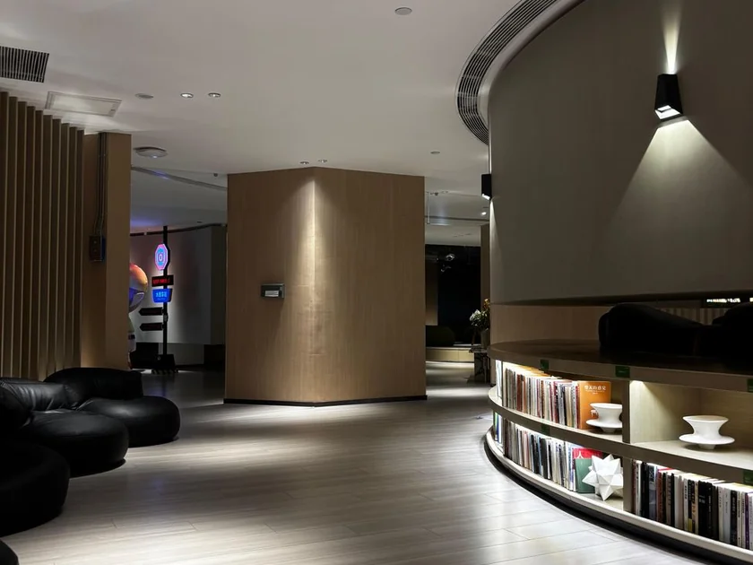 Lounge and library seating at a Beijing 24-hour spa, from Marine’s GetYourGuide review.