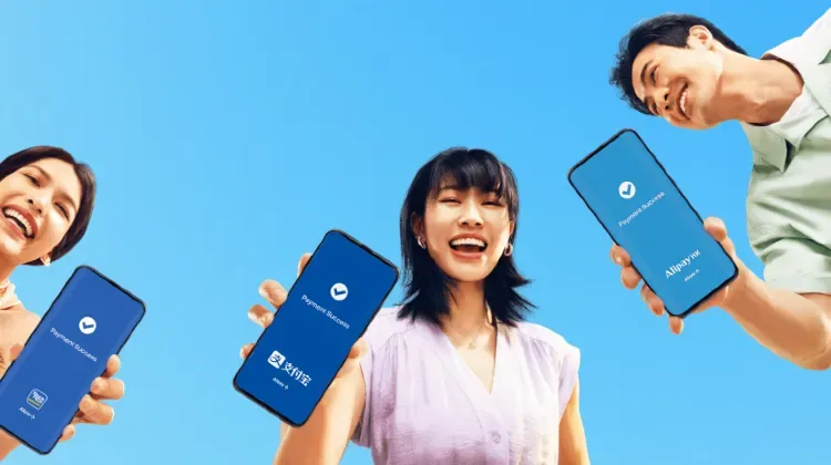 Side-by-side comparison of Alipay and WeChat Pay for travelers