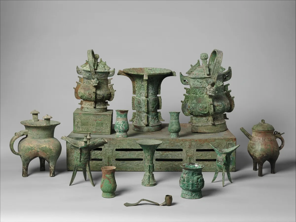 Ritual altar set with multiple bronze vessel shapes