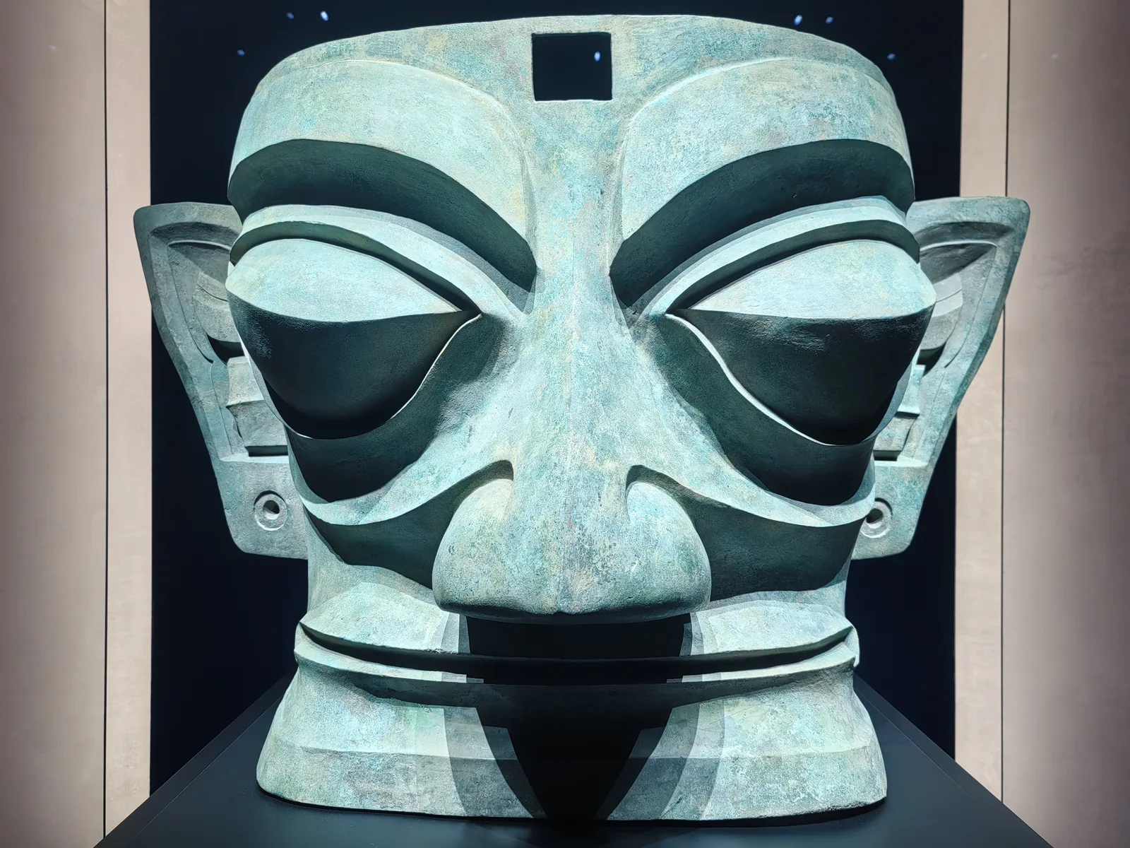 Sanxingdui bronze mask