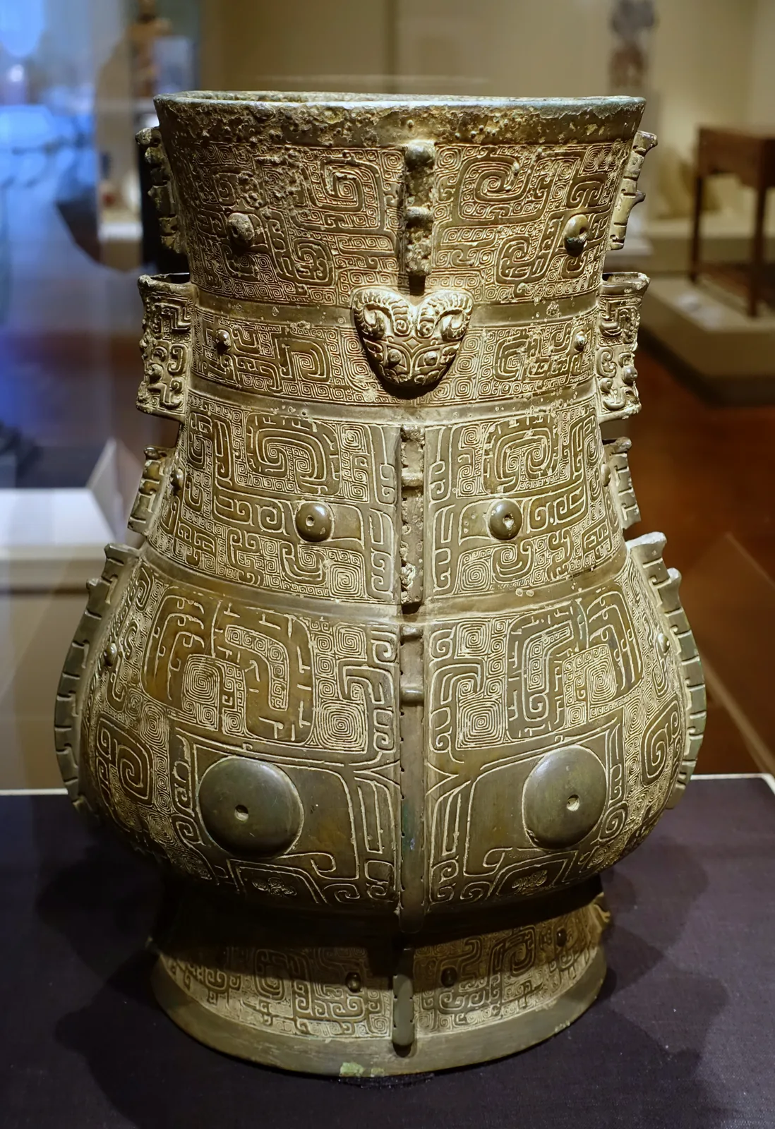 Anyang-area Shang bronze hu with taotie decoration
