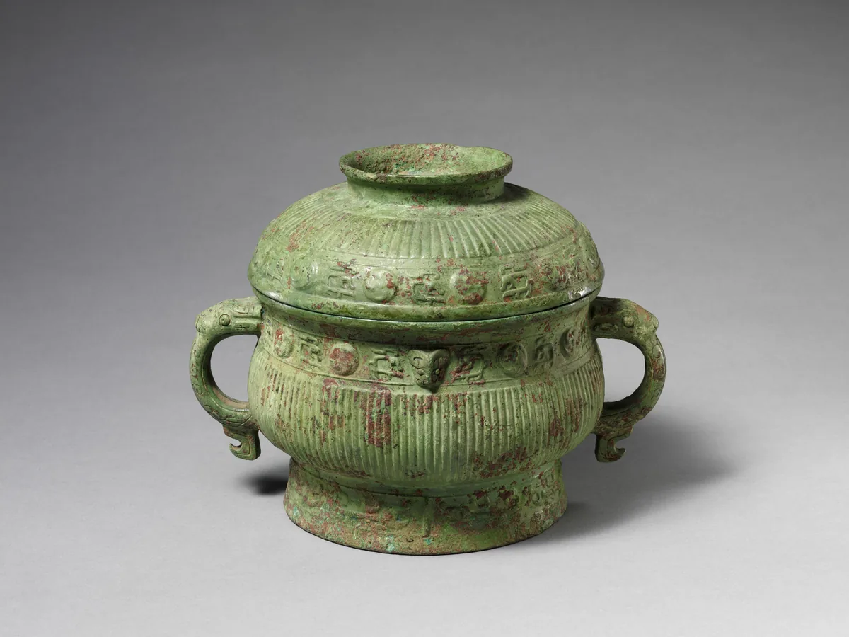 Western Zhou bronze wine container