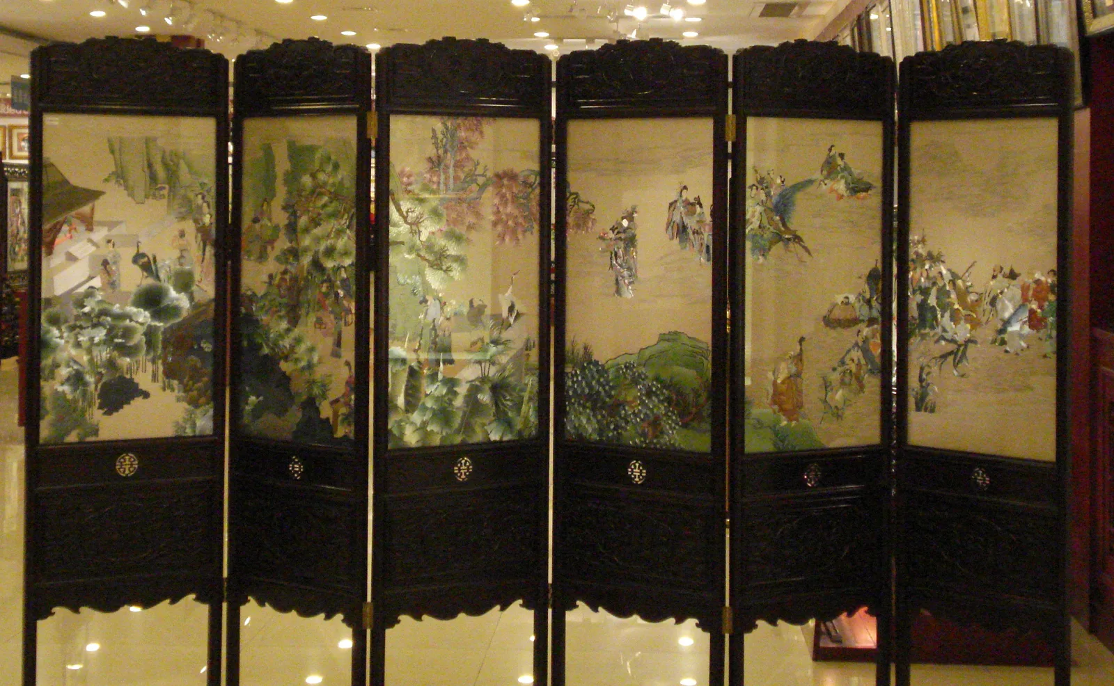 Suzhou silk embroidery screen associated with double-sided display