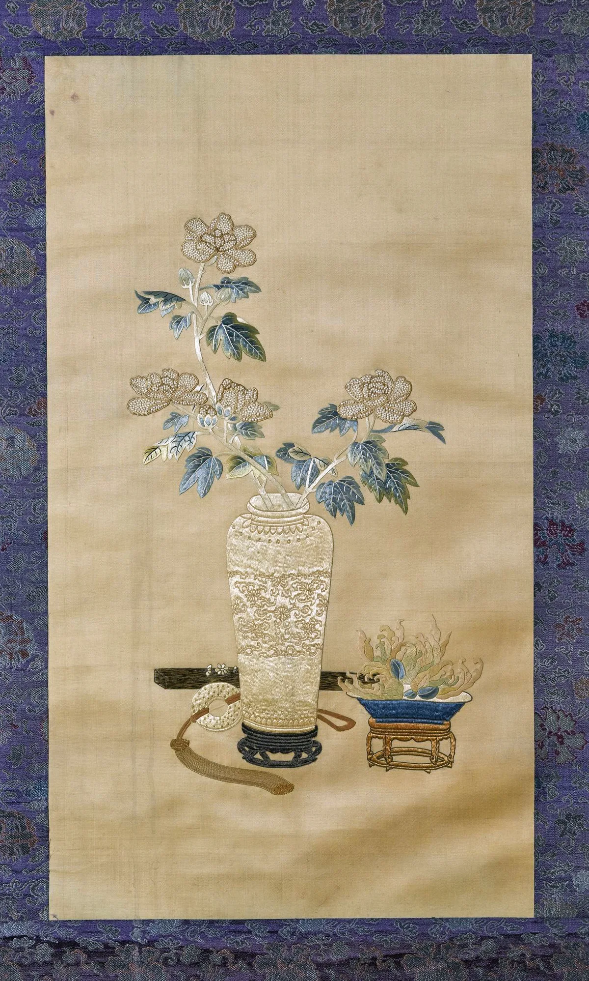 Qing dynasty Suzhou embroidery (Shanghai Museum context)