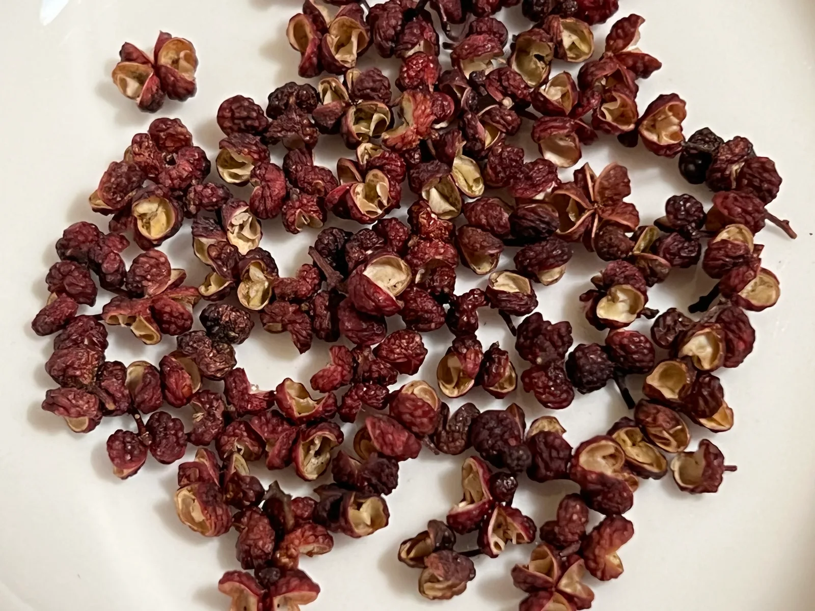Whole and ground Sichuan pepper, the source of the numbing má sensation in mala flavor