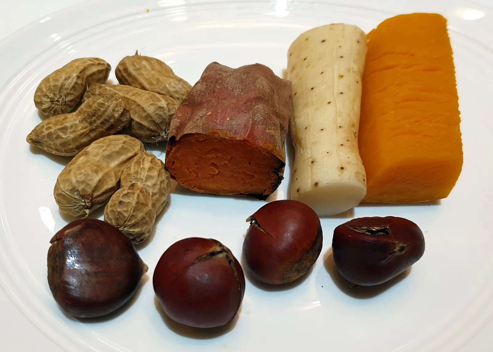 A vegetarian vegetable dish served in China—illustrating plant-forward options that still require ingredient confirmation in standard restaurants
