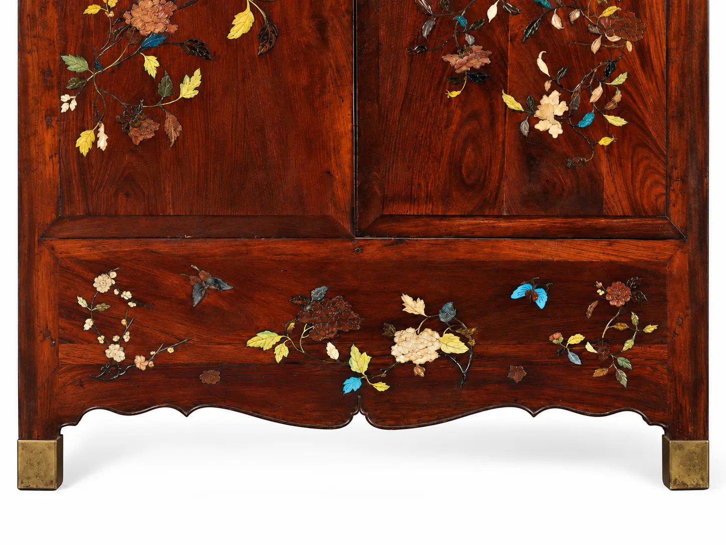 Paneles de armario de madera decorados con incrustaciones de flores y pájaros