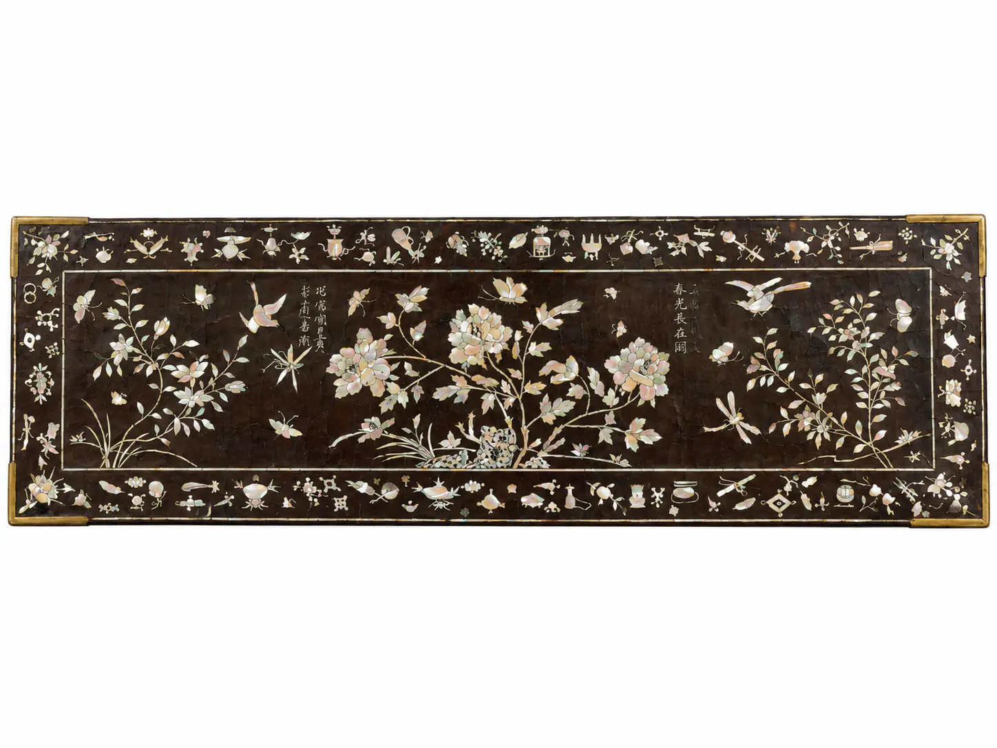 Panel de mesa de laca negra con flores y aves en incrustación clara