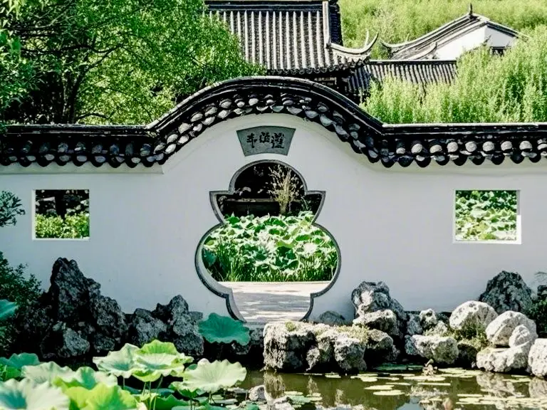 Framed scenery, leaked scenery and borrowed scenery techniques in Chinese gardens