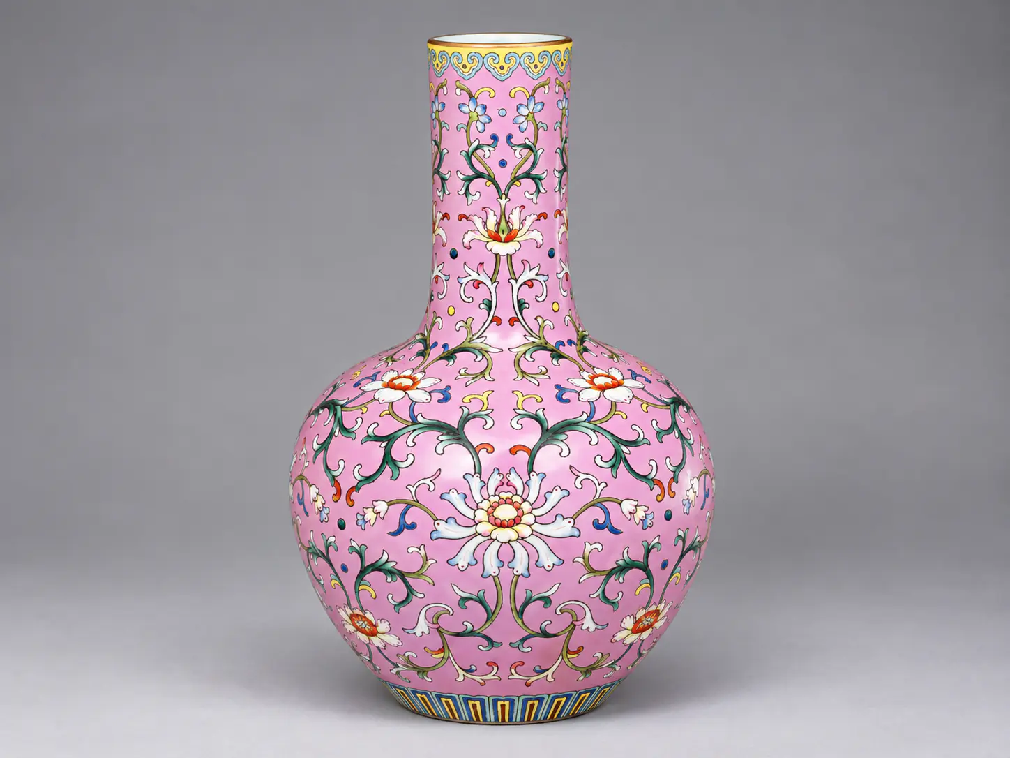 Jarrón de porcelana famille rose de Jingdezhen de la dinastía Qing