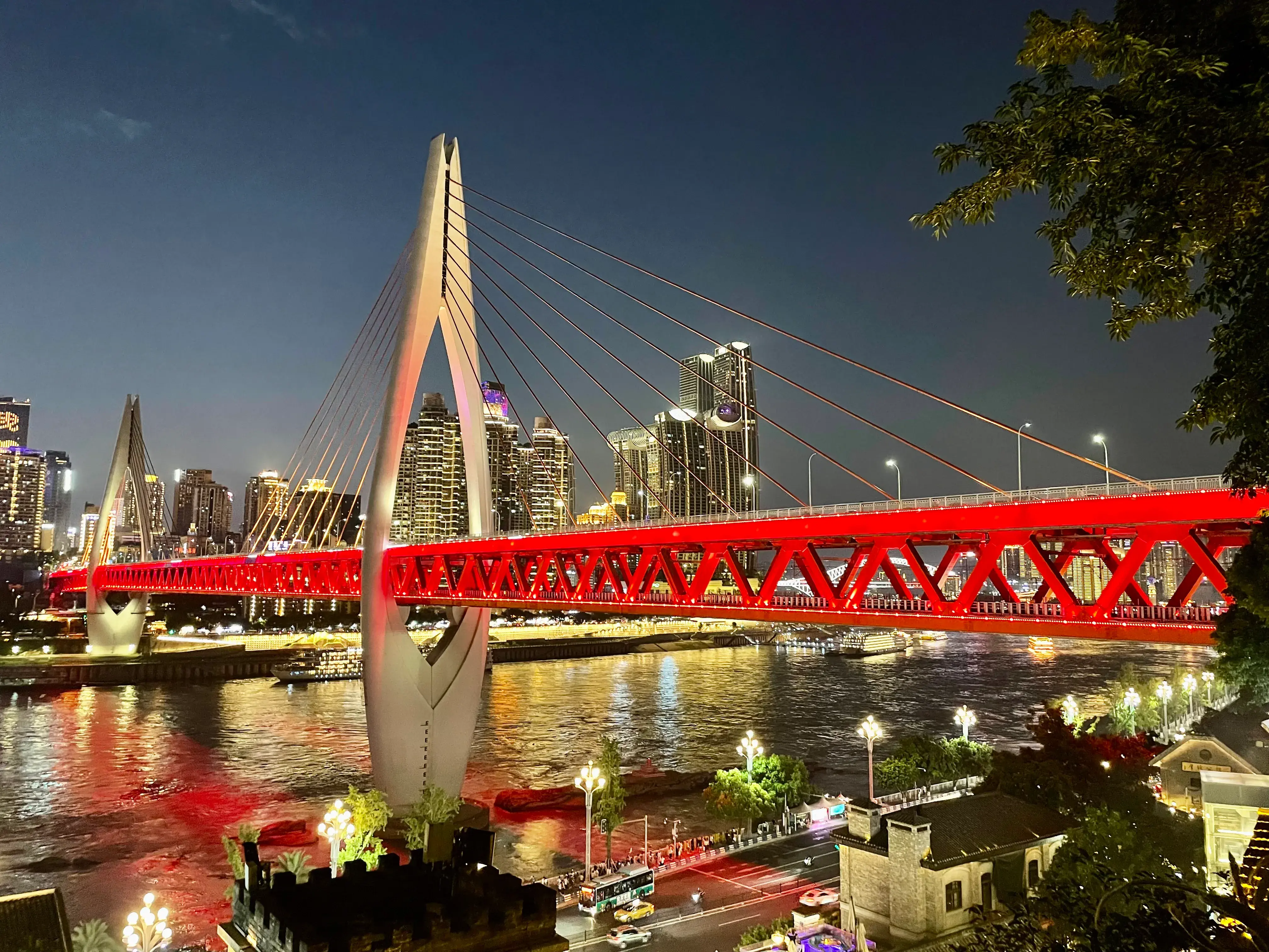 Dongshuimen Bridge and Chongqing riverfront skyline.