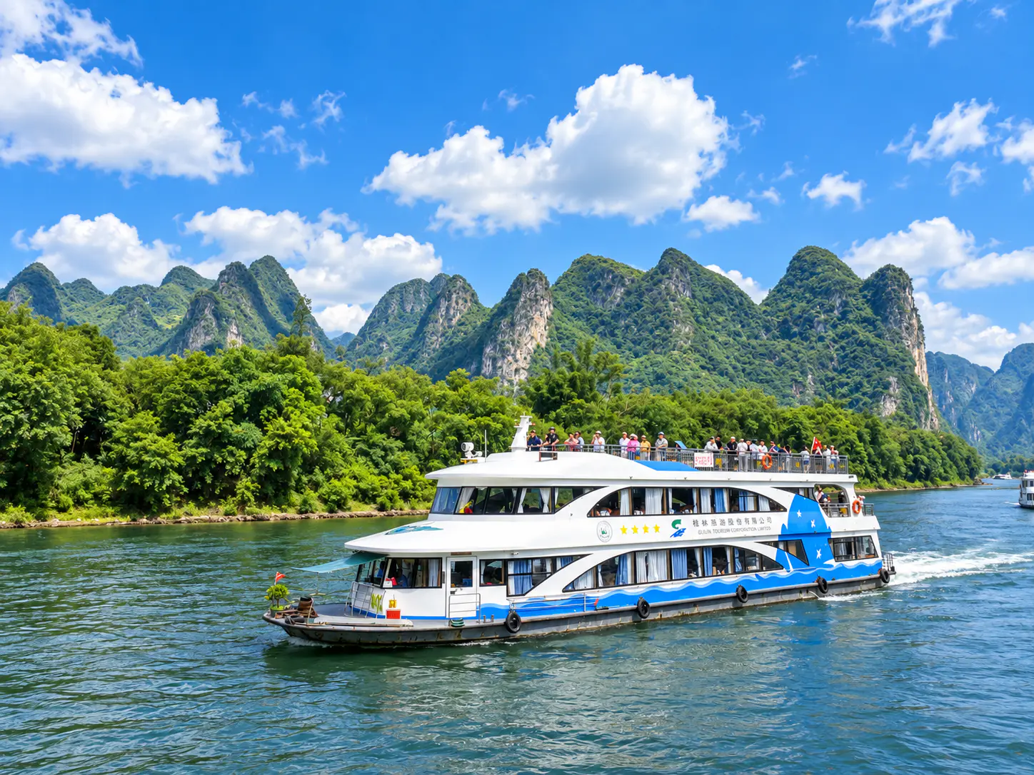 Li River cruise boat between Guilin and Yangshuo