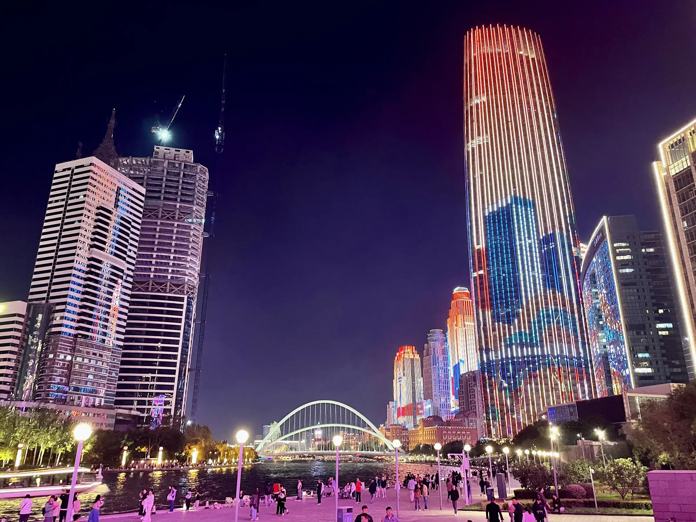 Jiefang Bridge and the Haihe skyline in Tianjin.