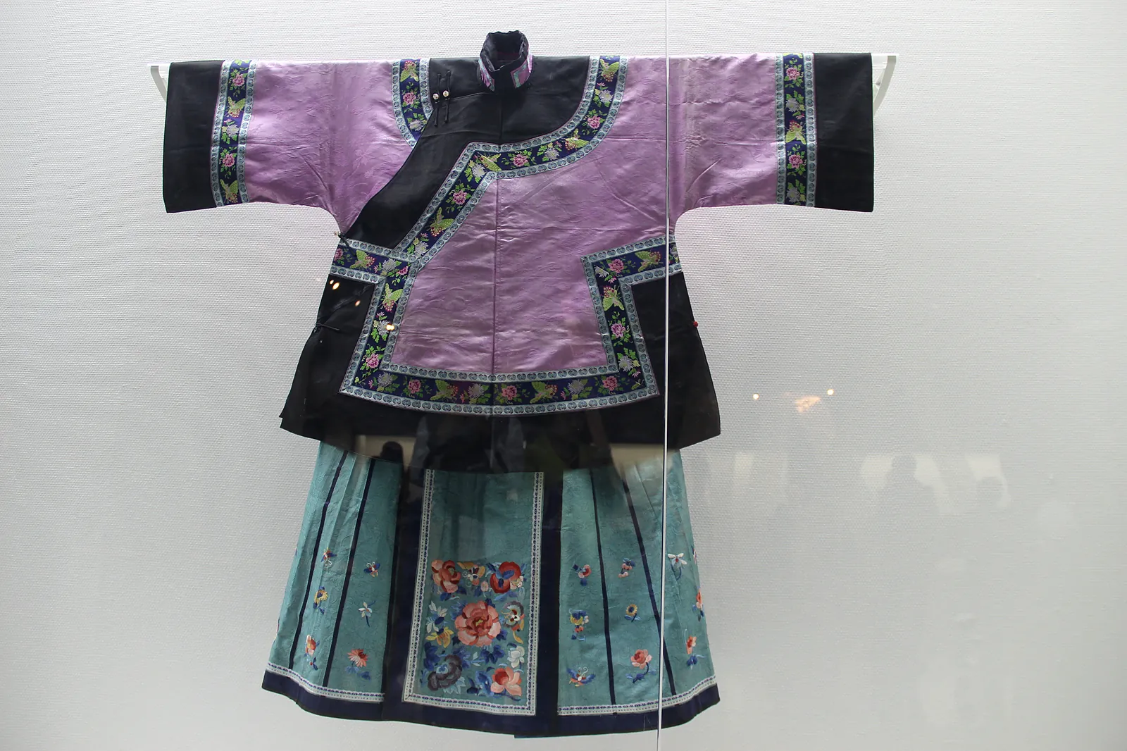 The same garment can be described as either qipao or cheongsam in modern English