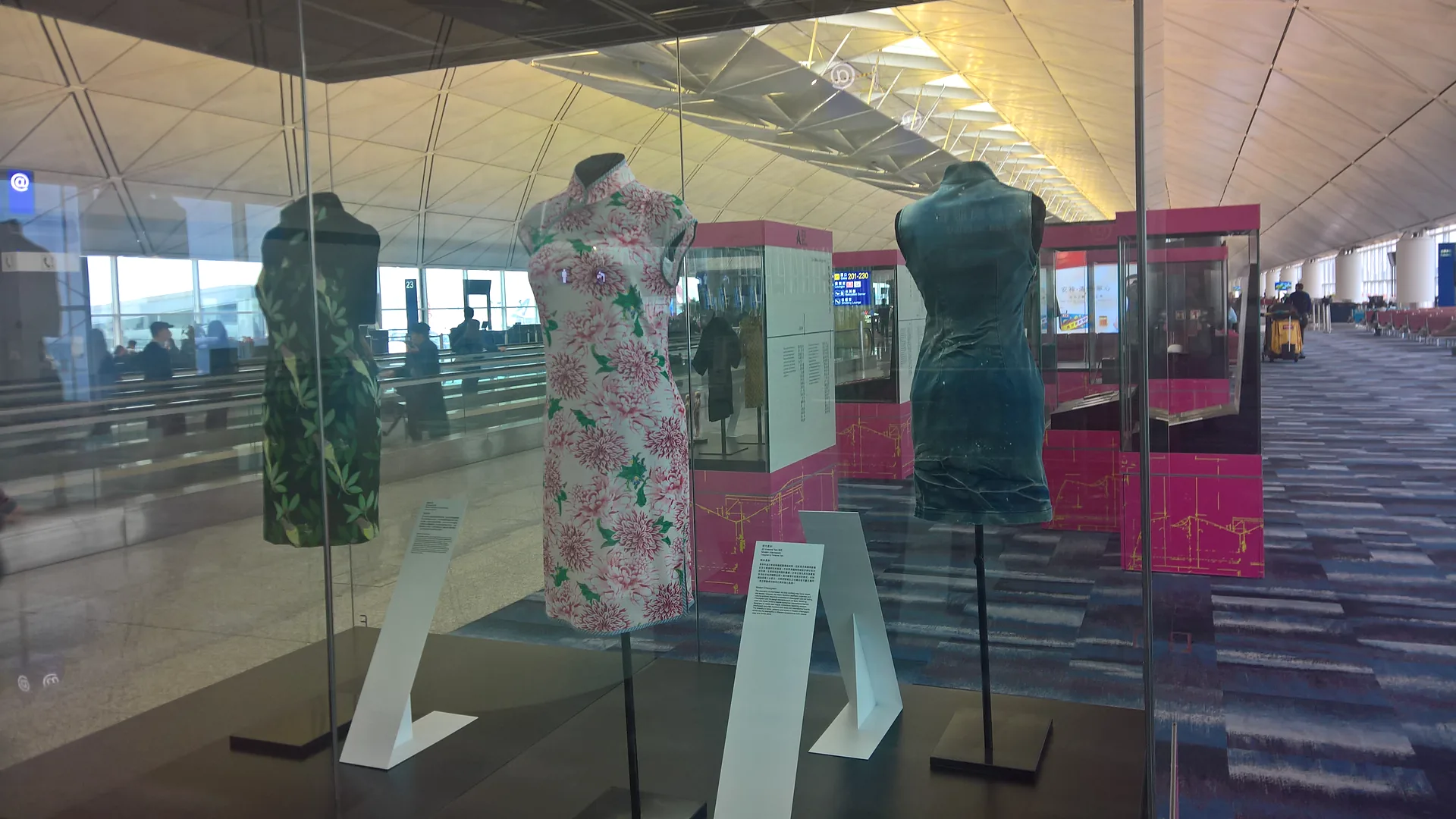 Hong Kong Museum of History exhibition about women's cheongsam