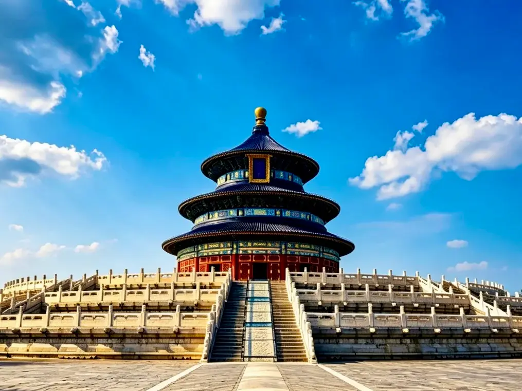 Salón de Oración por la Buena Cosecha bajo un cielo azul en el Templo del Cielo de Pekín