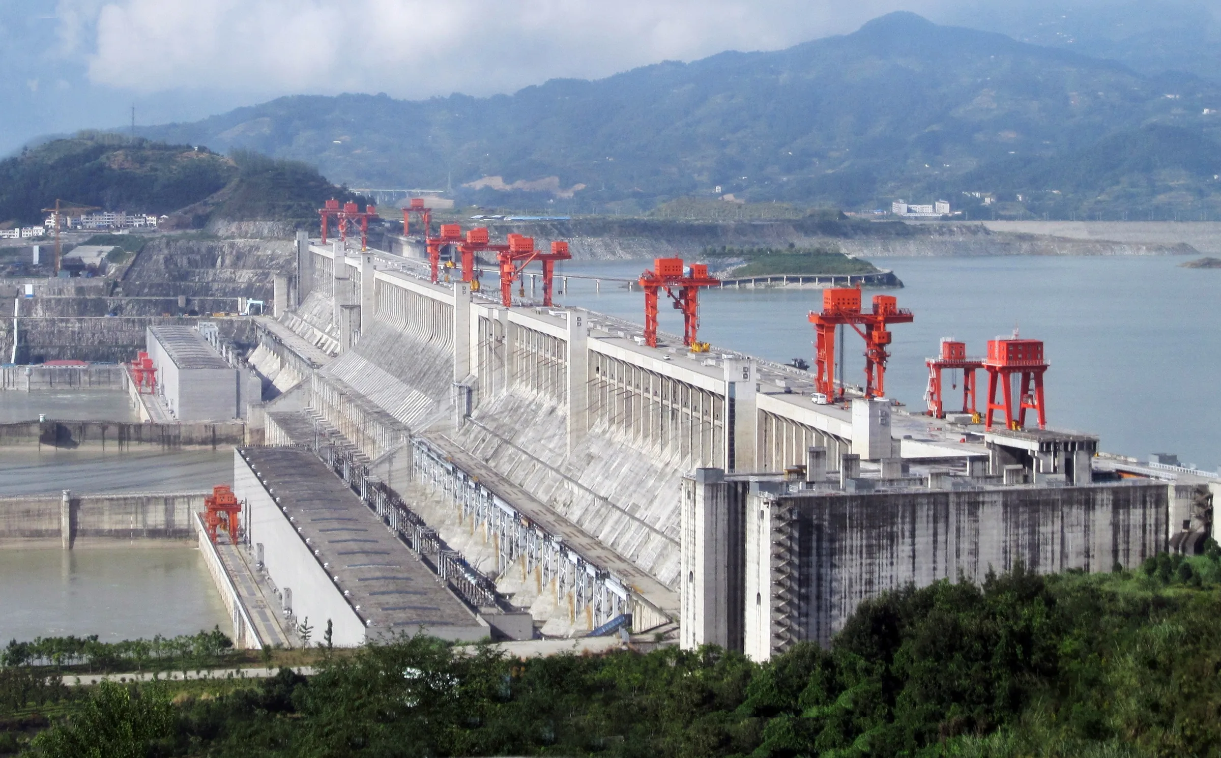 Three Gorges Dam spanning the Yangtze near Yichang